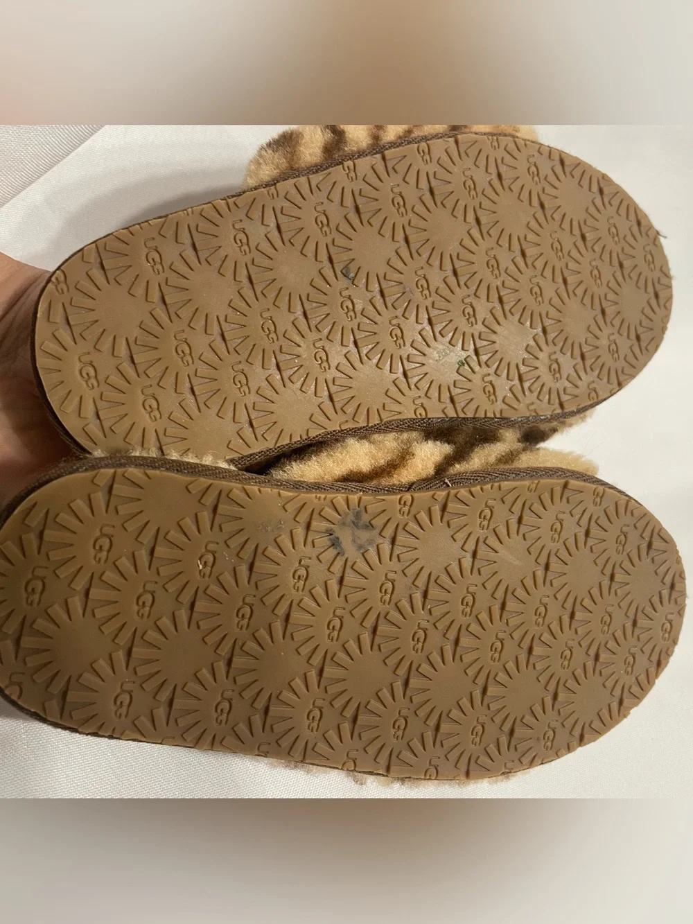 Youth Size 11 UGG Fuzzy Fluff Yeah Tiger Slippers Sandals Excellent Condition
